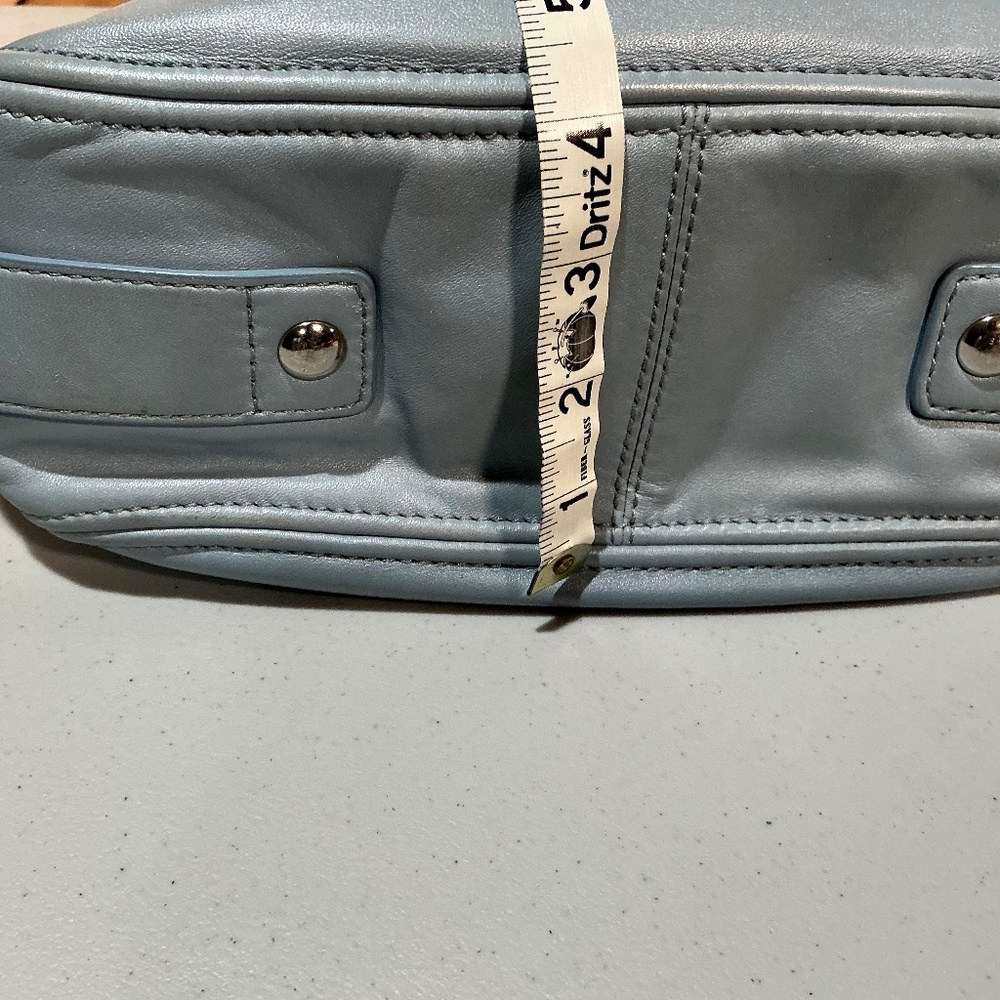 Coach full leather pearlized pale blue shoulder bag - Picture 7 of 10